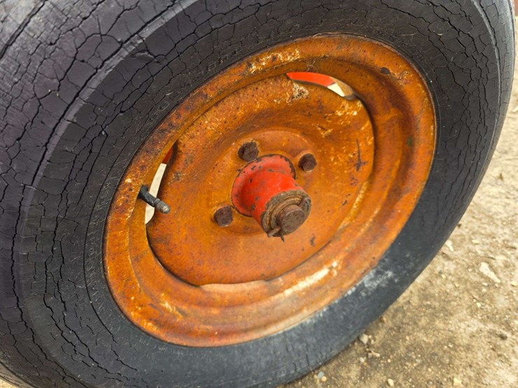 no.-205-conveyor,-540-pto,-approx-40’,-8-14-tires-on-4-bolt-rims-image-14