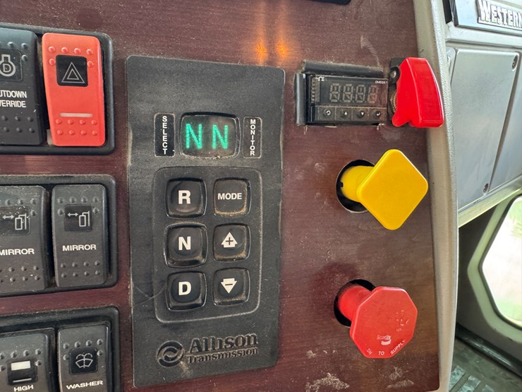 2018-western-star-4700sb-image-55
