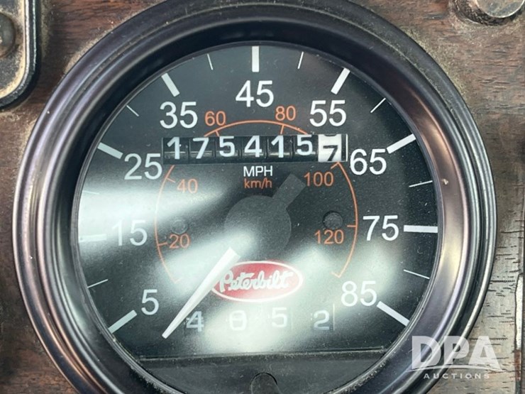 1993-peterbilt-377-image-58