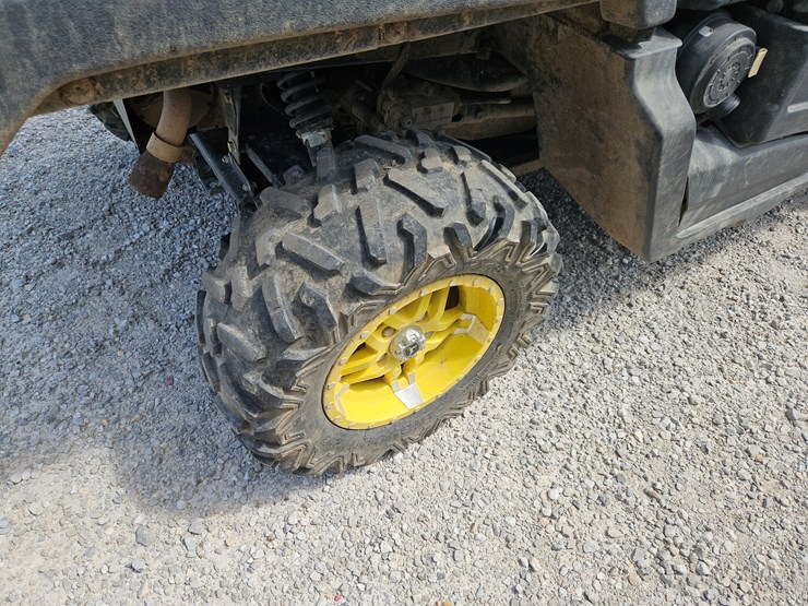 2019-john-deere-gator-image-14