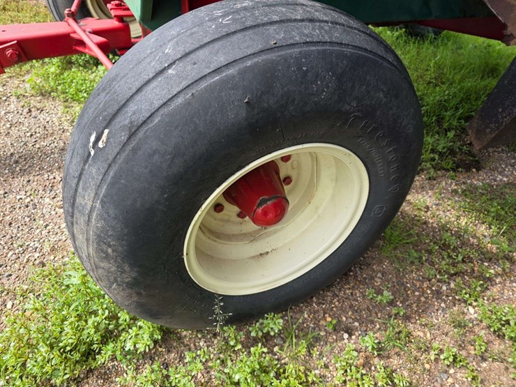 dakon-gravity-box-on-dakon-model-1212-running-gear,-extendable-hitch,-12.5-15-tires-on-8-bolt-rims,-image-6