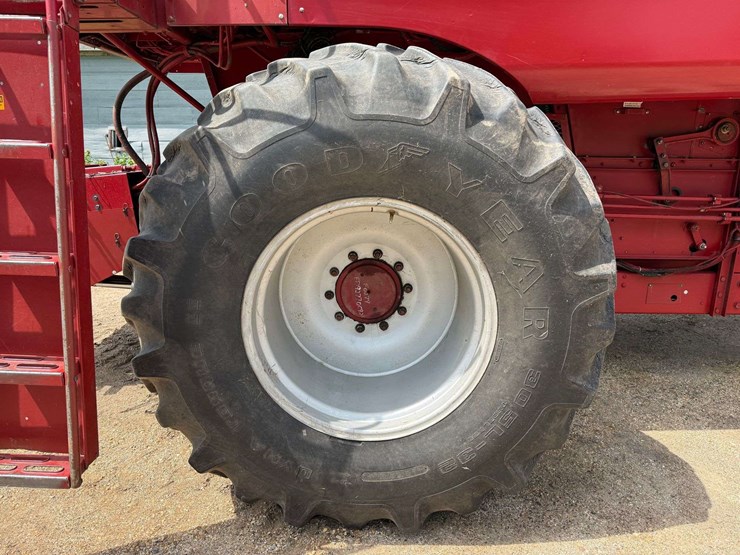 1990-case-ih-1680-image-16