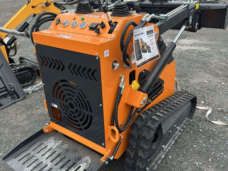 2024-landhero-ldh-t380-mini-skid-steer-loader-image-3