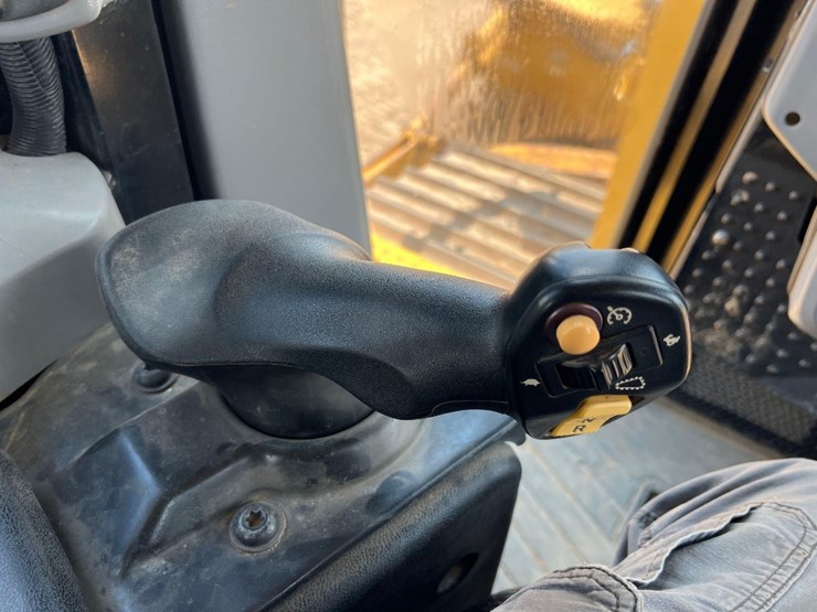 2019-caterpillar-d6t-lgp-image-36