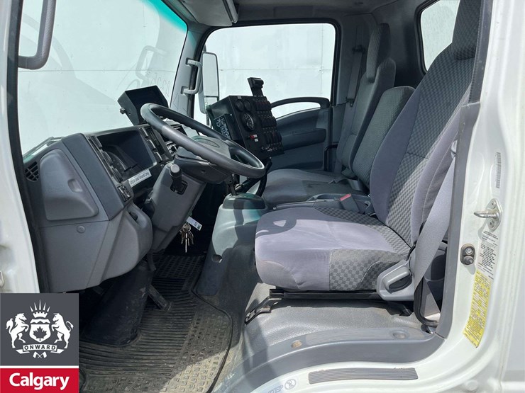 2013-isuzu-nqr-image-8