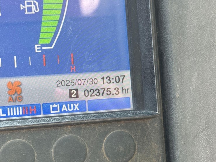 2018-takeuchi-tb240-image-28