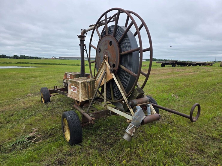 irrigation-water-cannon-on-gear,-hose-in-unknown-condition-(unusable),-has-not-been-used-in-years-image-9