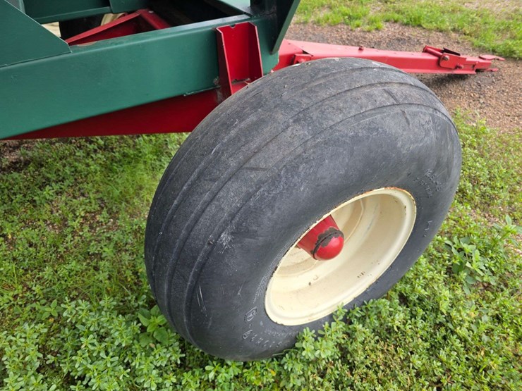 dakon-gravity-box-on-dakon-model-1212-running-gear,-extendable-hitch,-12.5-15-tires-on-8-bolt-rims,-image-21