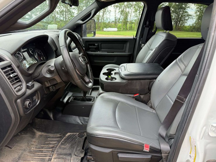 2024-ram-2500-tradesman-image-32