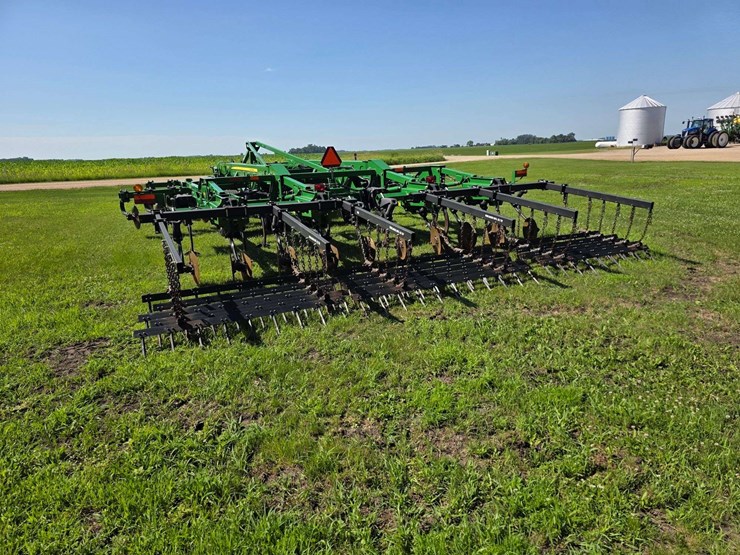 2016-john-deere-18-image-15