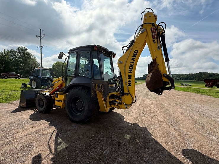 new-holland-b95d-backhoe,-fwa,-88”-front-bucket,-378-hours,-extended-hoe,-17”-back-bucket,-out-rigge-image-17