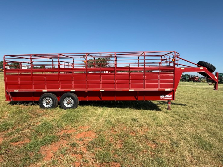 #18-•-2015-ww-livestock-trailer-image-9