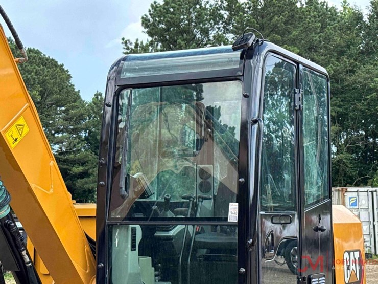 2021-caterpillar-305.5-image-9