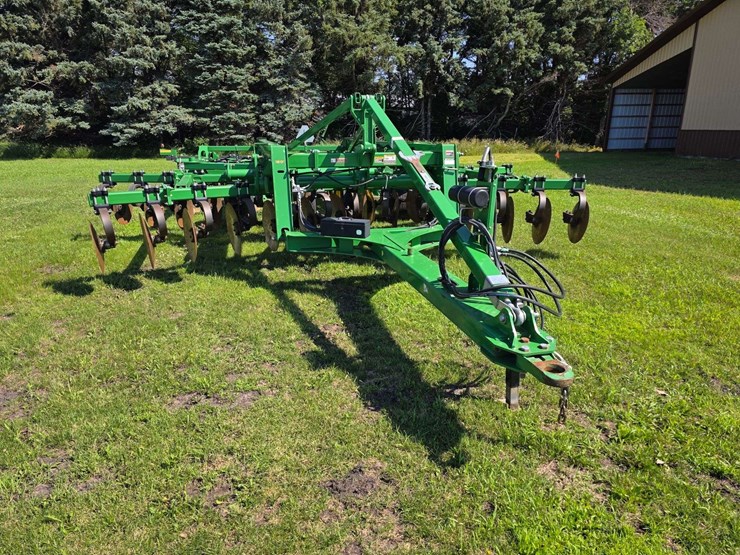 2016-john-deere-18-image-3