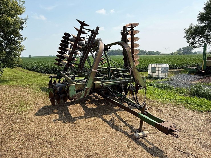john-deere-235-image-2