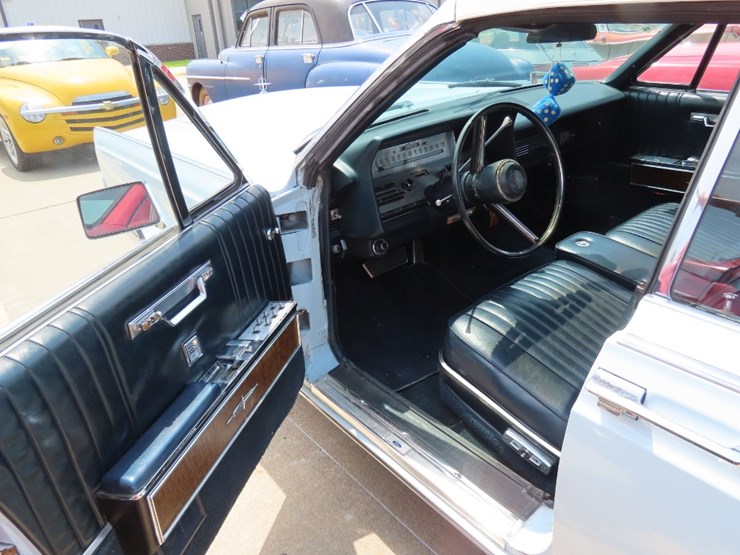 1967-lincoln-continental-convertible-image-7