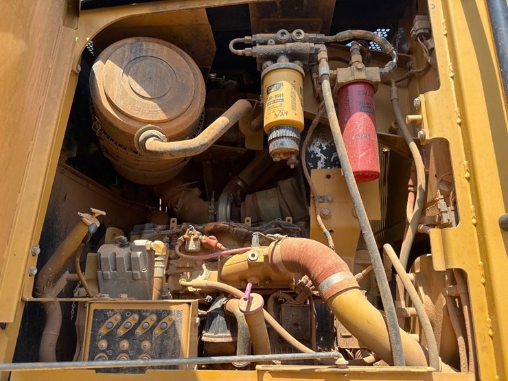 caterpillar-140m-vhp-image-17