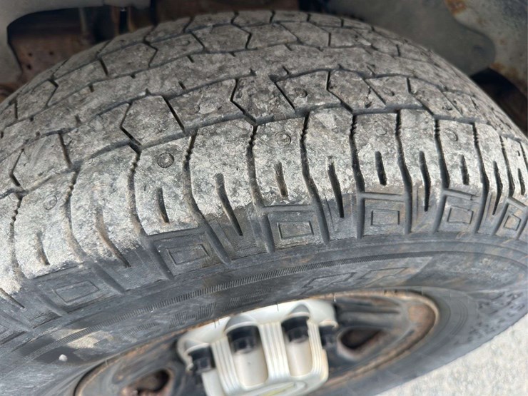 2010-chevrolet-express-2500-image-11
