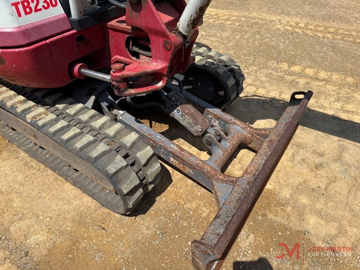 2019-takeuchi-tb230-image-8