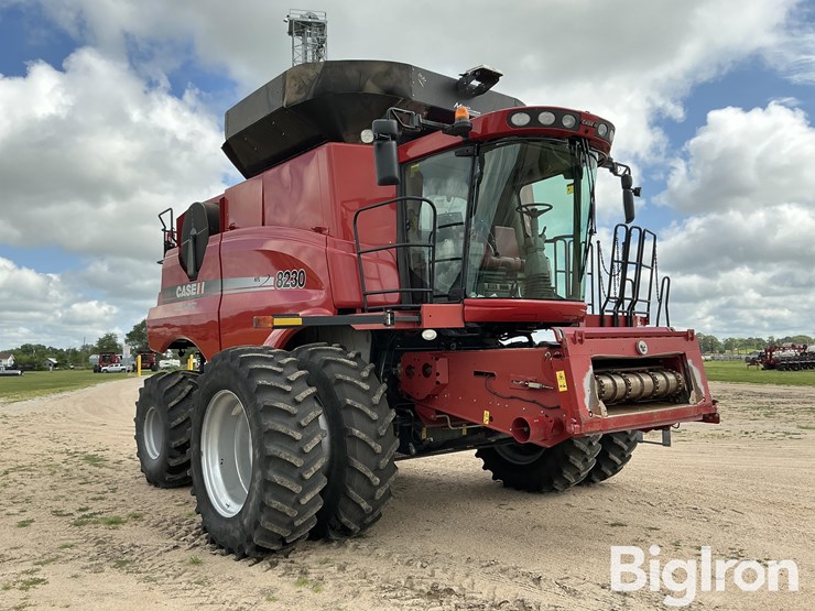 2012-case-ih-8230-image-3