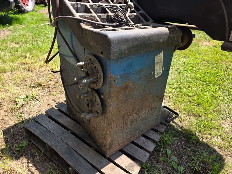hunter-tire-balancer-*needs-new-card,-worked-otherwise,-220v-single-phase-image-2