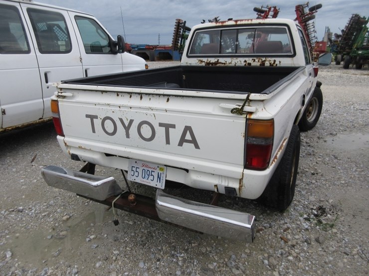 1985-toyota-pick-up-truck-image-5