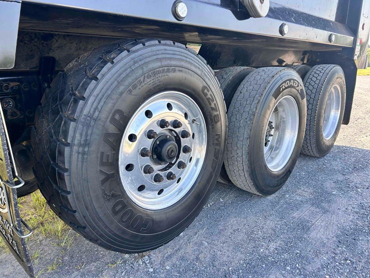 2022-western-star-tri-axle-dump-image-13