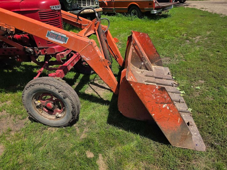 farmall-h-with-dual-loader,-wide-front,-6.00-16-fronts,-13.6-38-rears,-540-pto-with-loader-pump,-whe-image-22