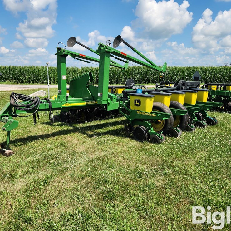 1996 JOHN DEERE 7200