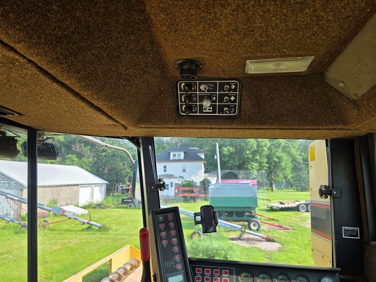 new-holland-tr87-image-42