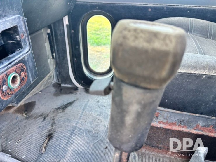 1993-peterbilt-377-image-74