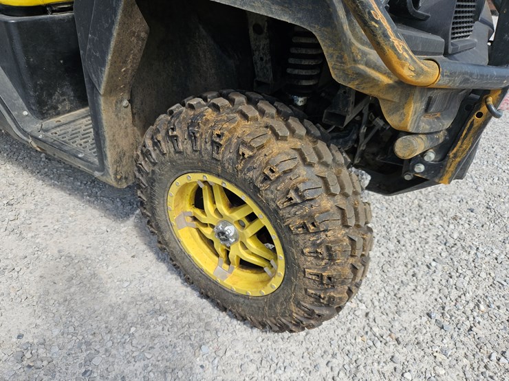 2019-john-deere-gator-image-17