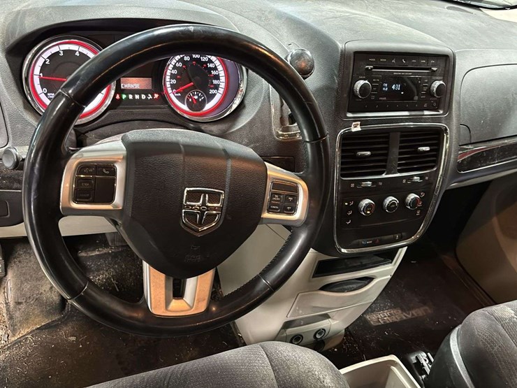 2012-dodge-grand-caravan-image-17