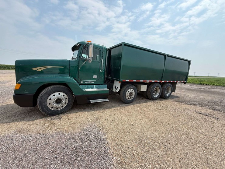1993-freightliner-fld120-image-26