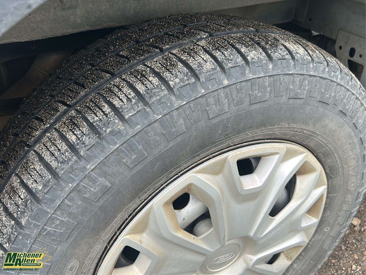 2019-ford-transit-image-16