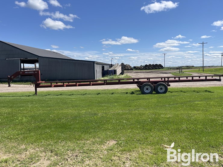 red-rhino-40'-gooseneck-hay-trailer-image-8