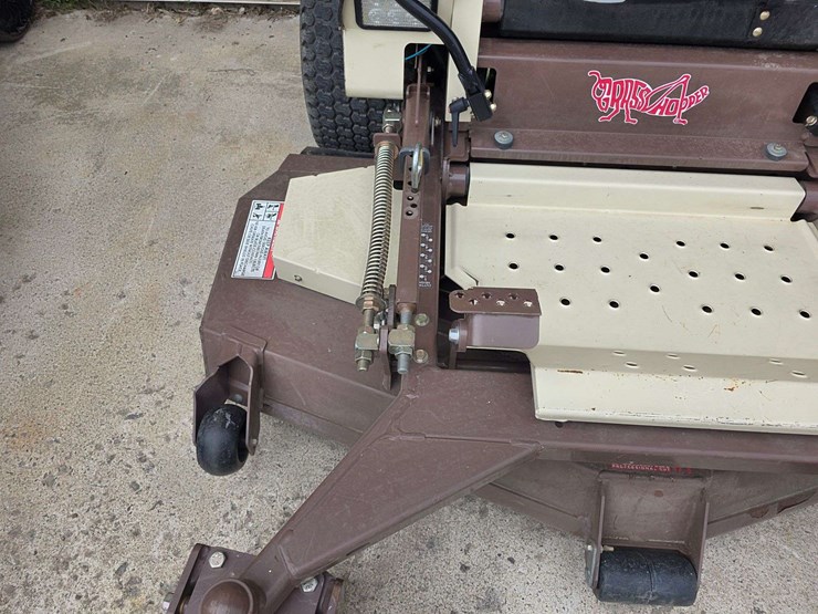 2015-grasshopper-327k-mid-mount-zero-turn-lawn-mower,-rear-discharge,-383-hours,-duramax-61-professi-image-6