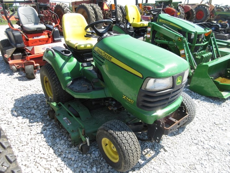 john-deere-x740-image-2