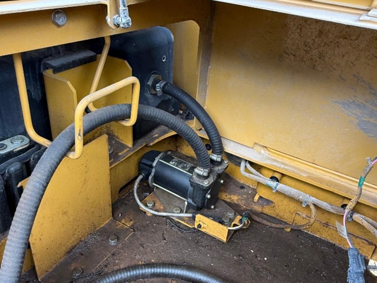 2021-caterpillar-313gc-image-15