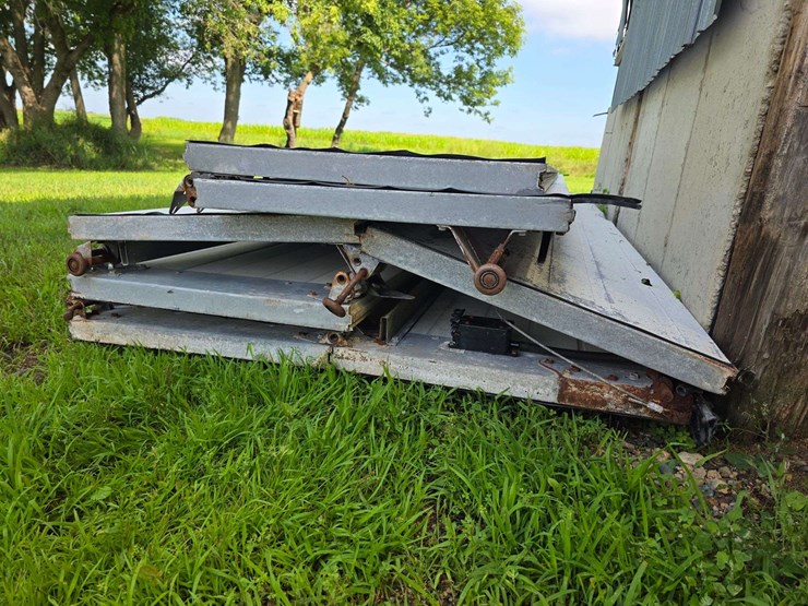 insulated-garage-door,-16’-wide-x-14’-tall,-has-some-damage,-see-photos-image-6