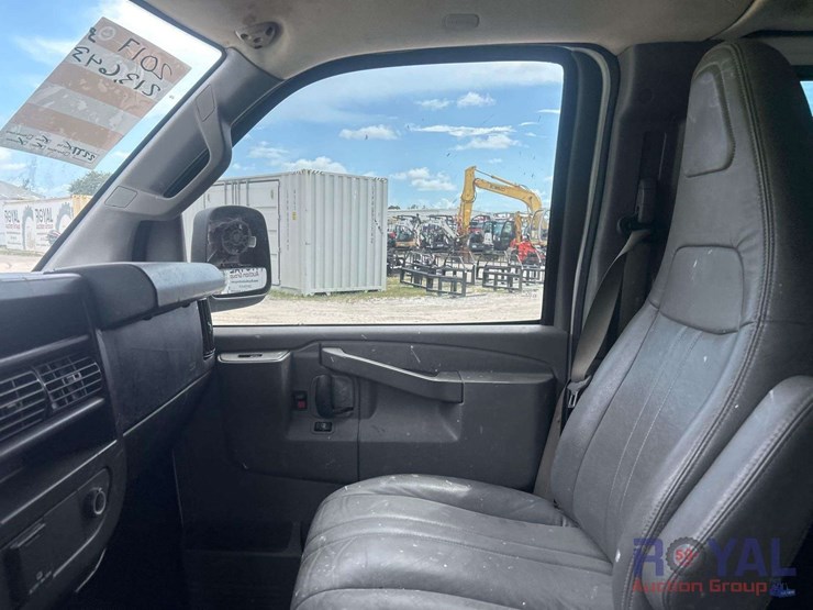 2017-chevrolet-express-2500-image-12