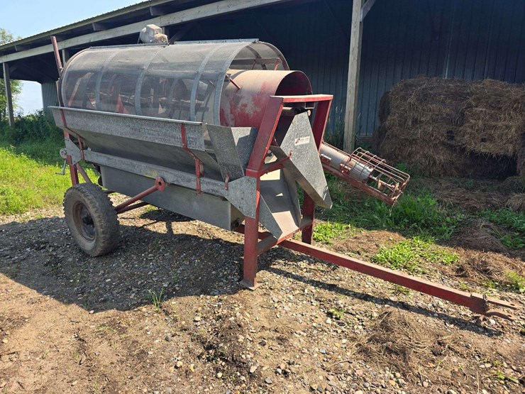 hutchingson-single-phase-grain-screener,-(2)-1.5hp-electric-motors,-78-15-tires-on-4-bolt-rims-image-13