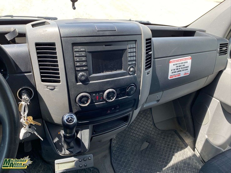 2016-mercedes-benz-sprinter-2500-image-25