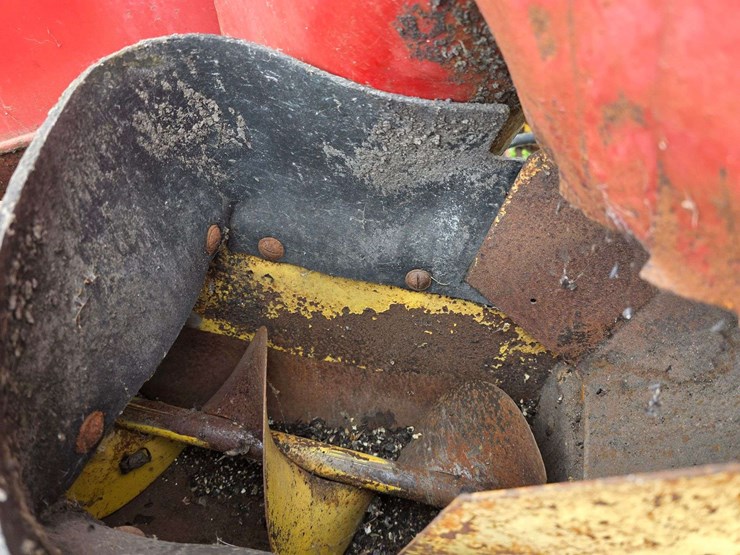 new-holland-355-image-25