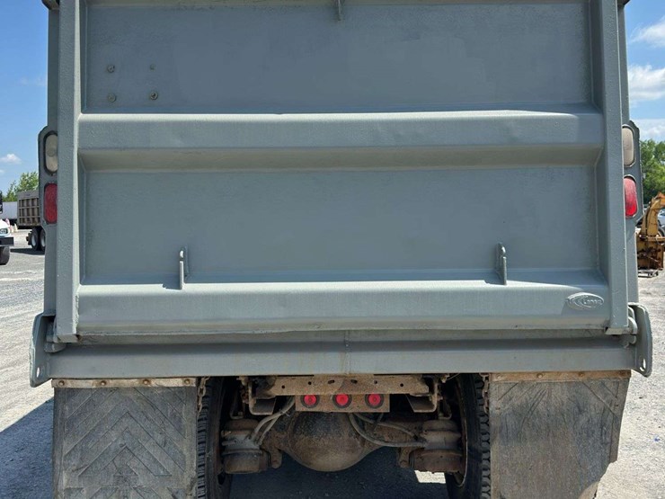 2009-mack-granite-gu813-image-5