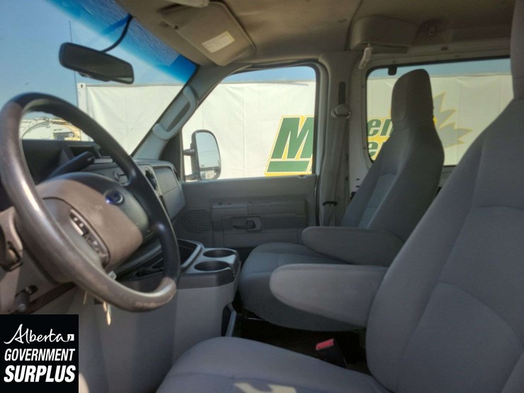 2014-ford-cargo-image-19