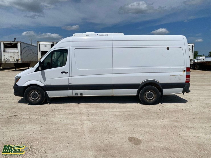 2016-mercedes-benz-sprinter-2500-image-2