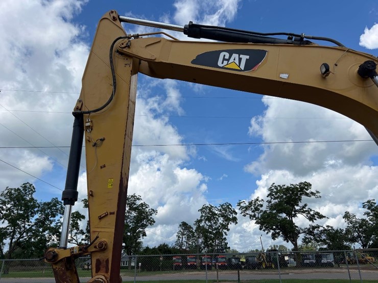 2015-caterpillar-336fl-image-23