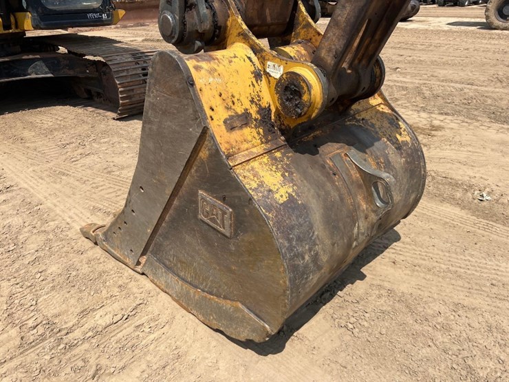 caterpillar-320fl-image-18