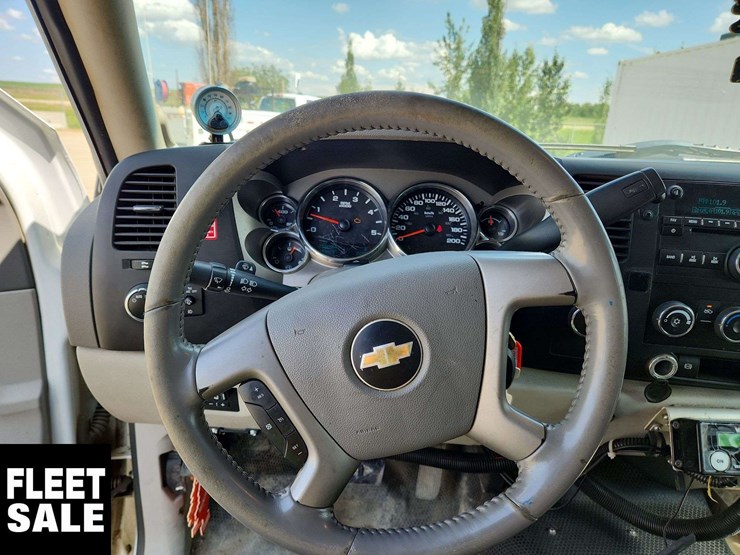 2012-chevrolet-silverado-3500hd-image-8